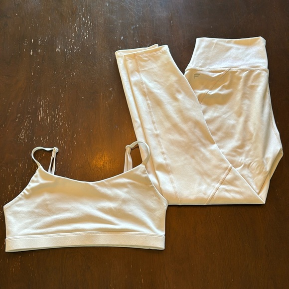 Fabletics Workout Set - Picture 1 of 1